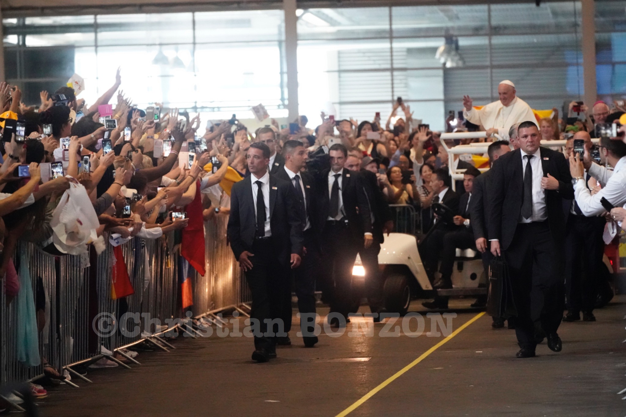 Le Pape en visite a Palexpo a Geneve.