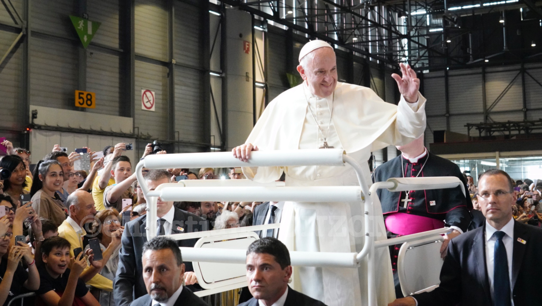 Le Pape en visite a Palexpo a Geneve.