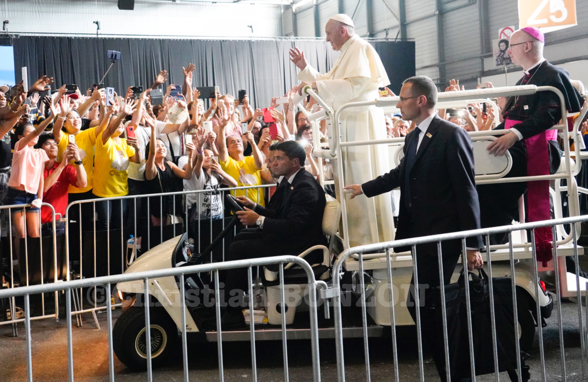 Le Pape en visite a Palexpo a Geneve.