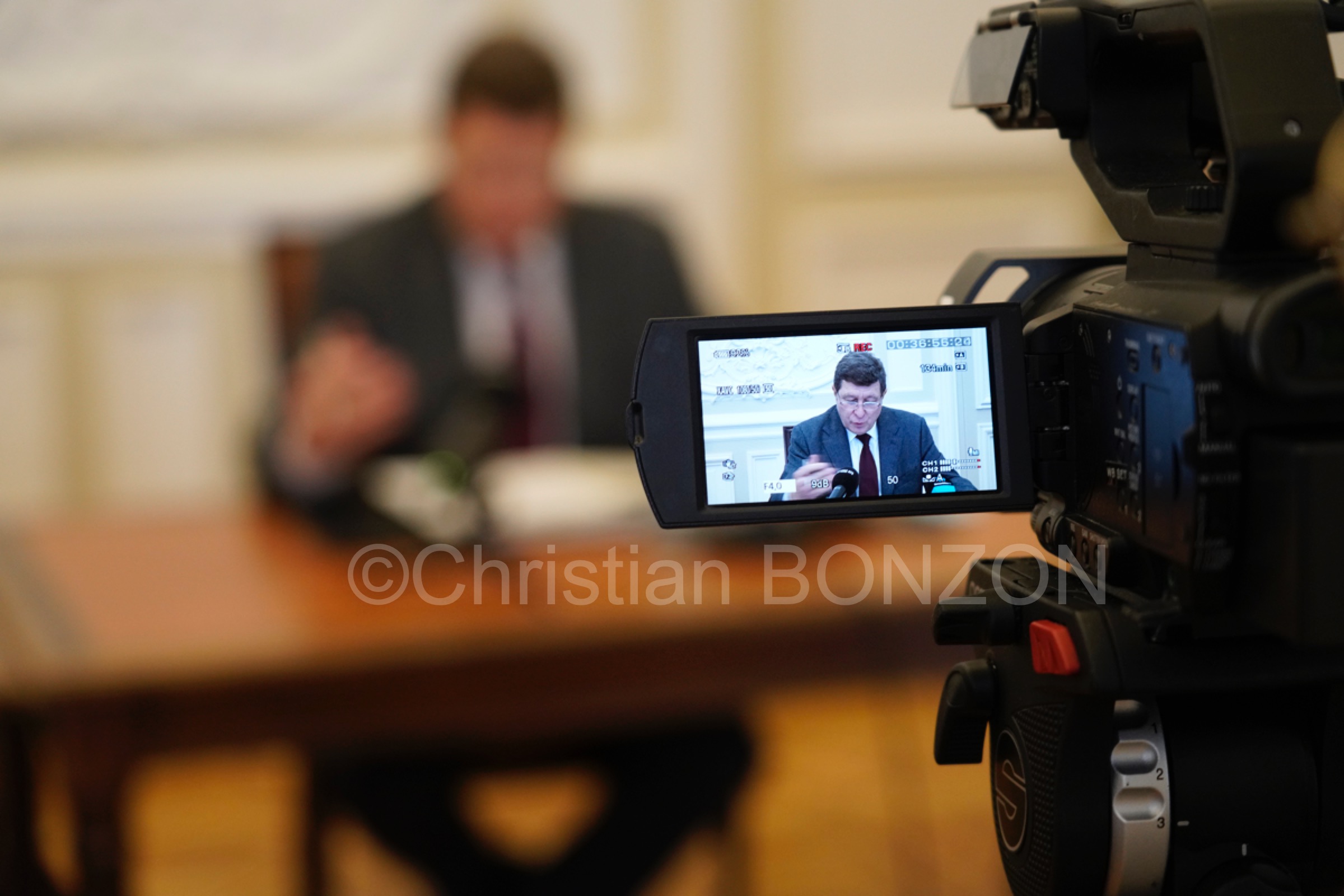 Confpresseconfinement007