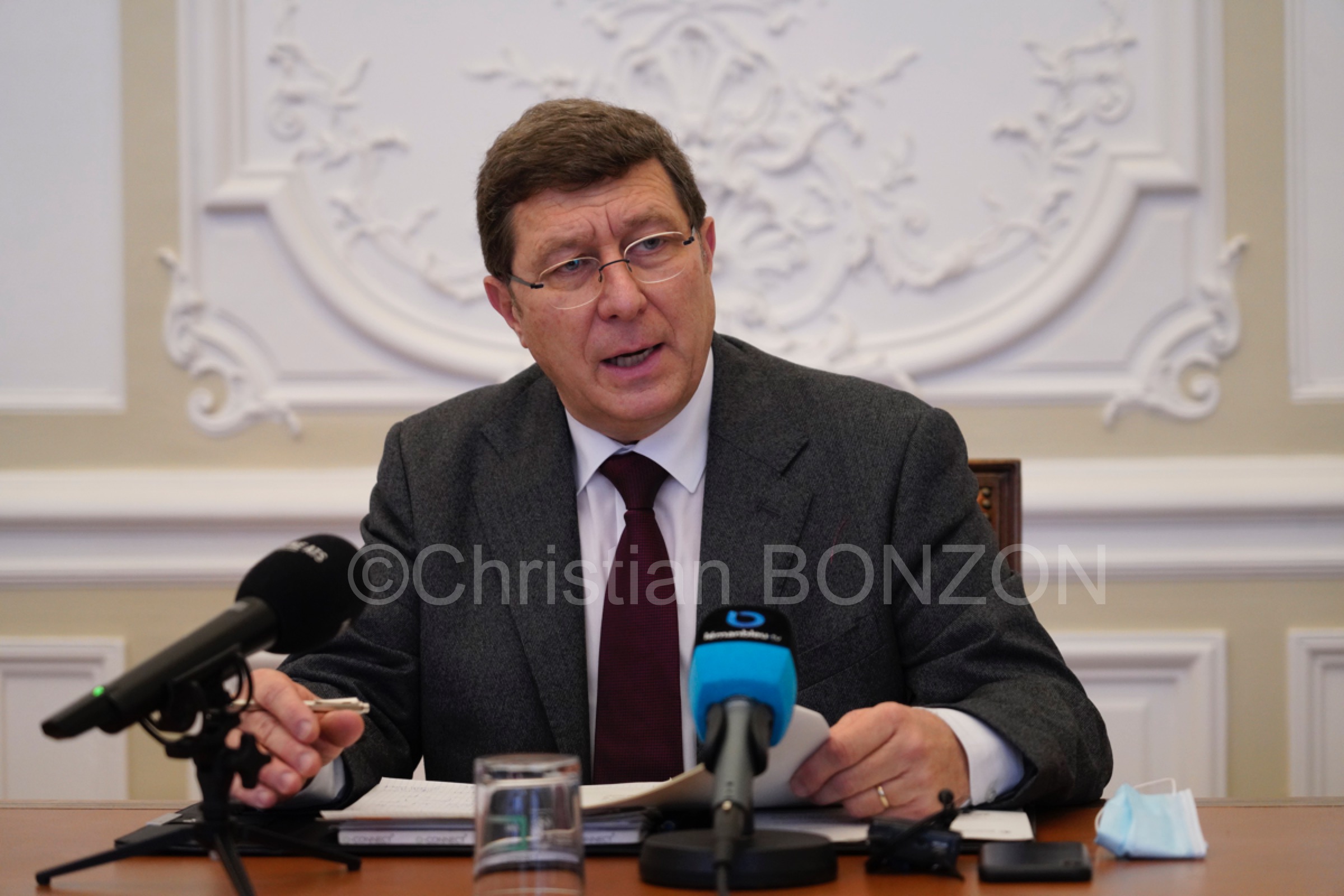 Confpresseconfinement011