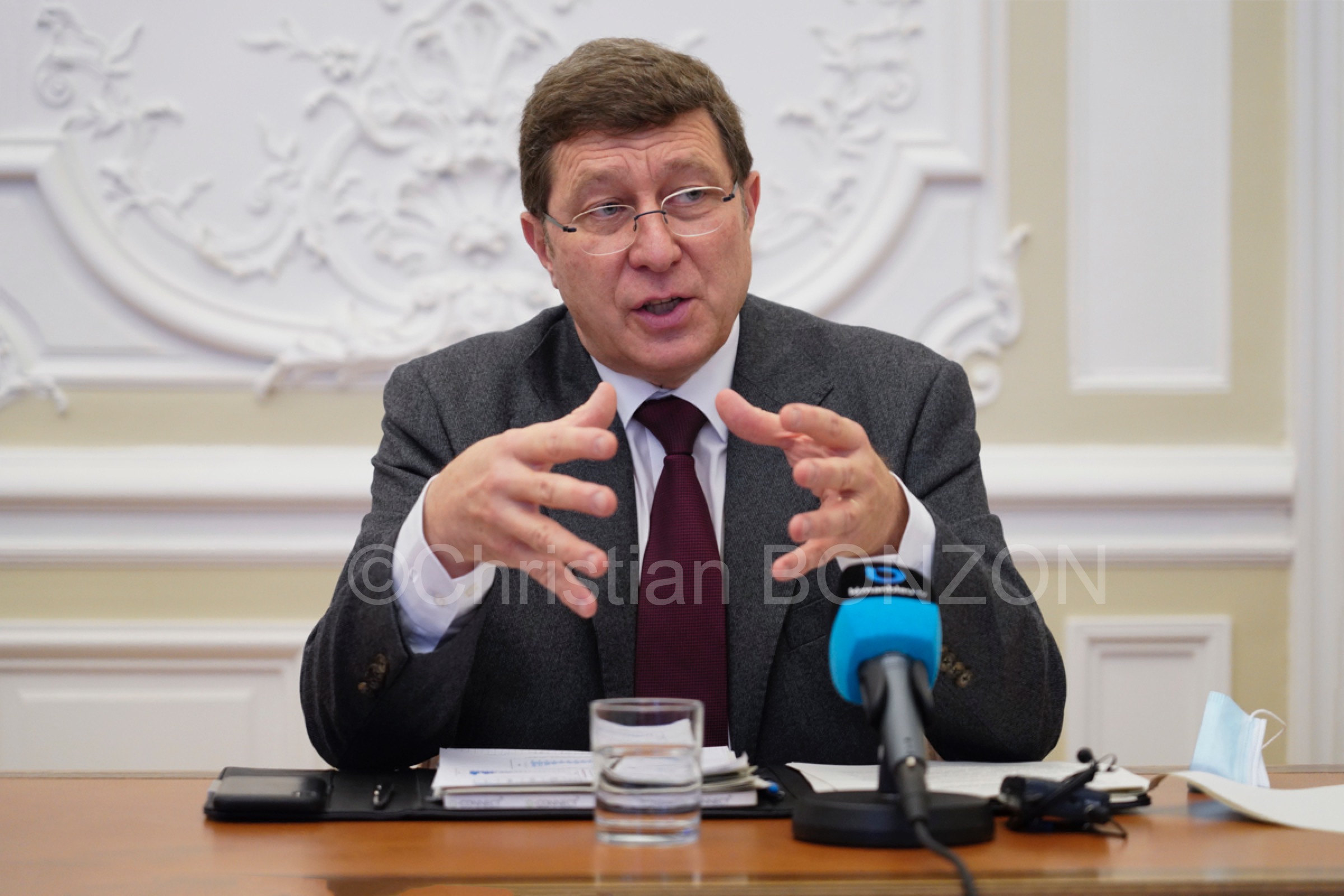 Confpresseconfinement020