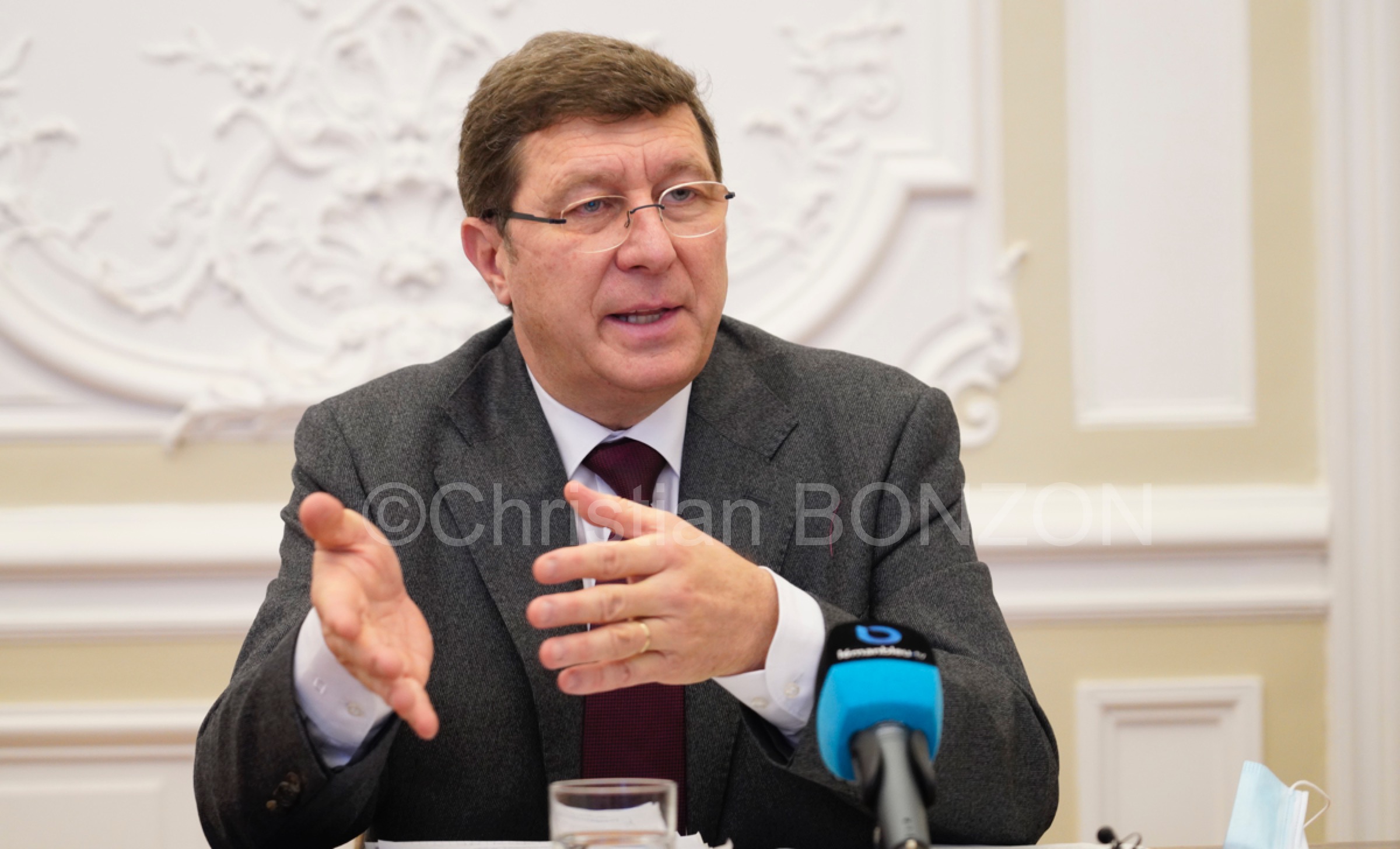 Confpresseconfinement022