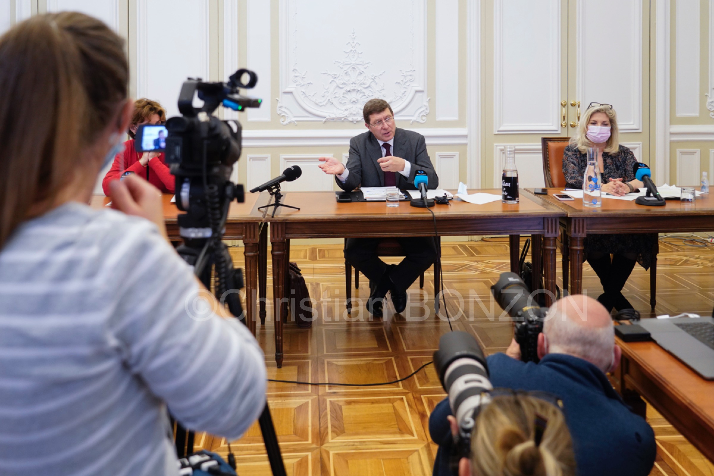 Confpresseconfinement024