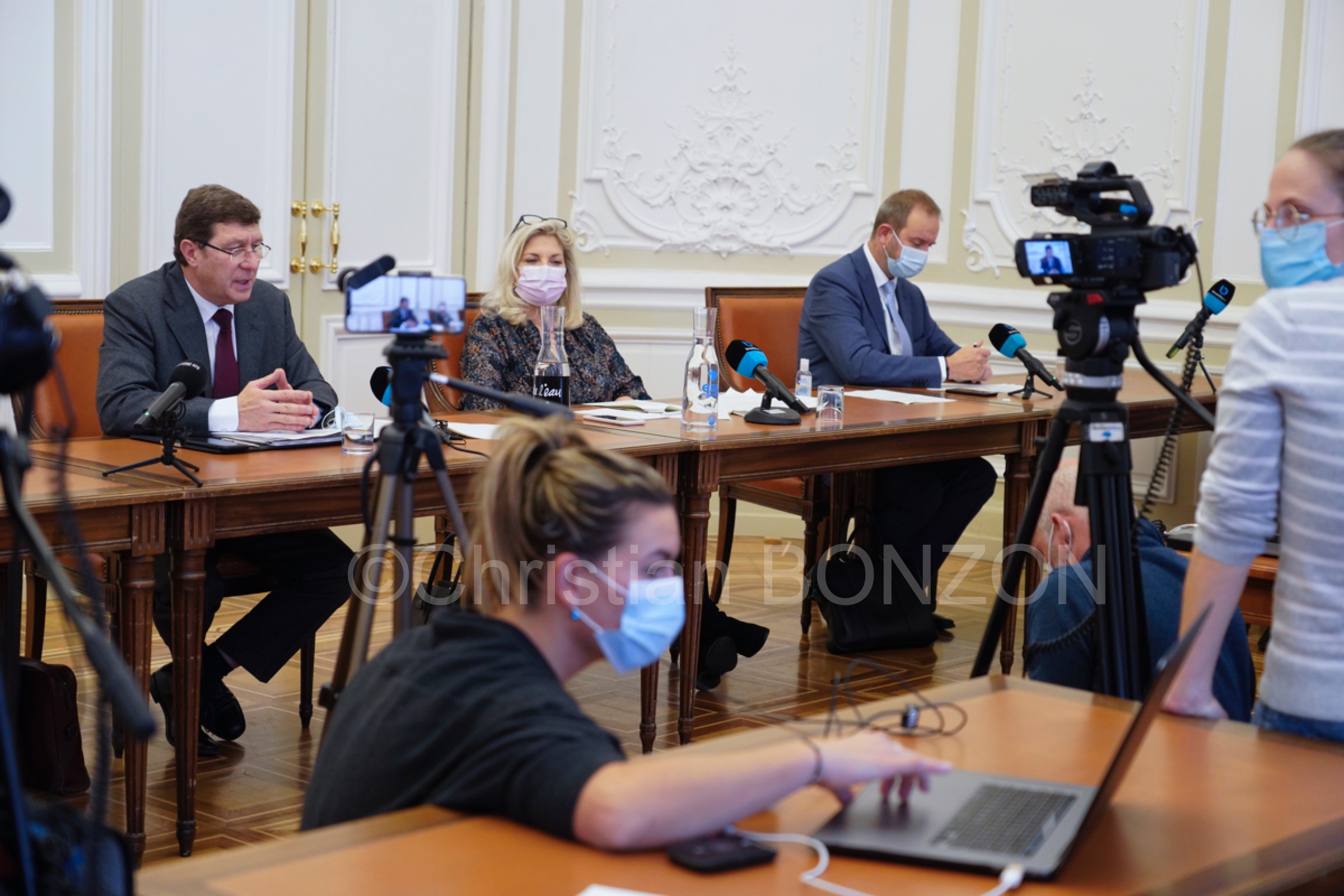 Confpresseconfinement027