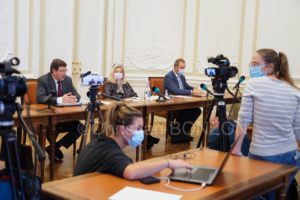 Confpresseconfinement028