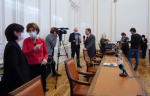 Confpresseconfinement043