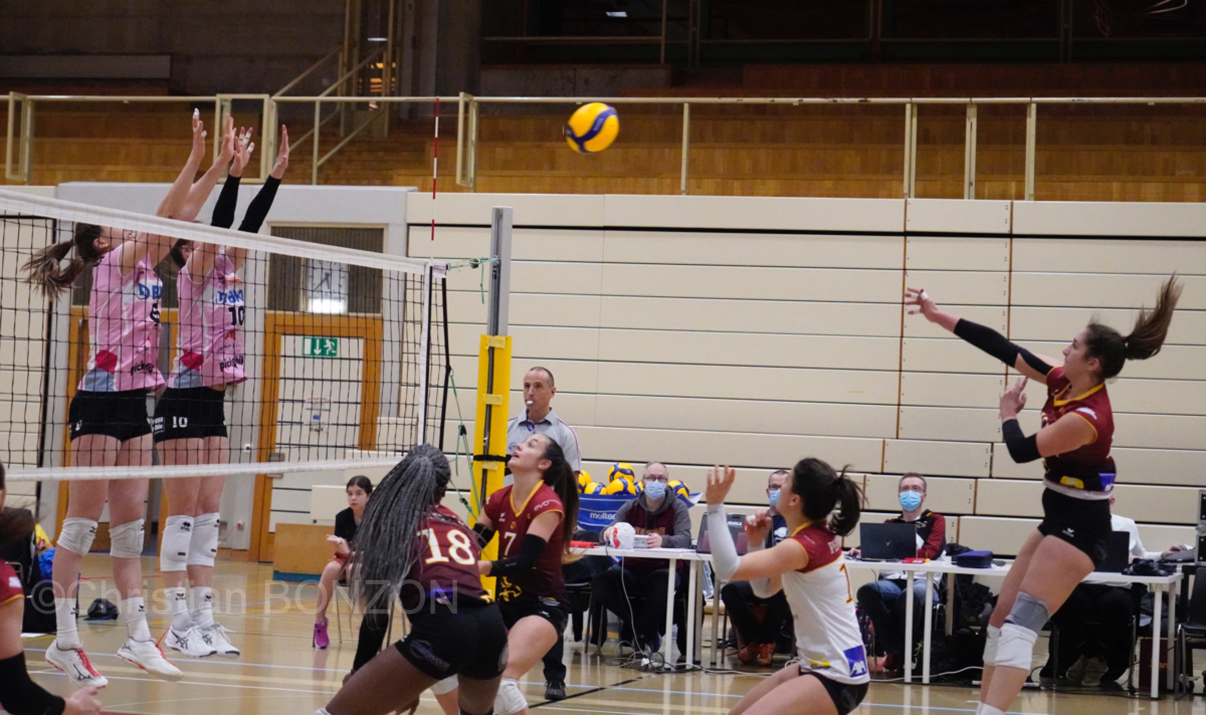 volleyfem12dec010