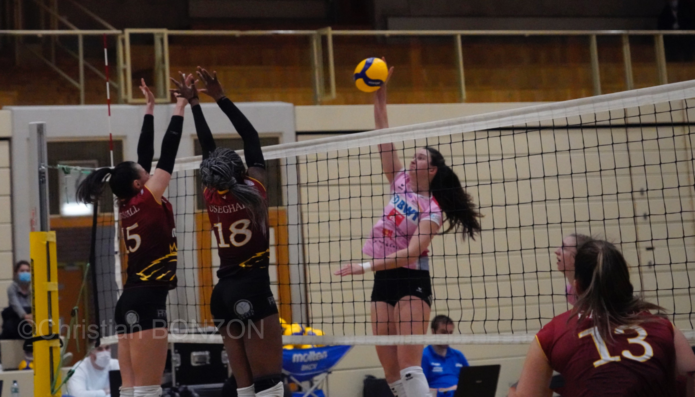 volleyfem12dec020