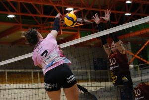 volleyfem12dec033