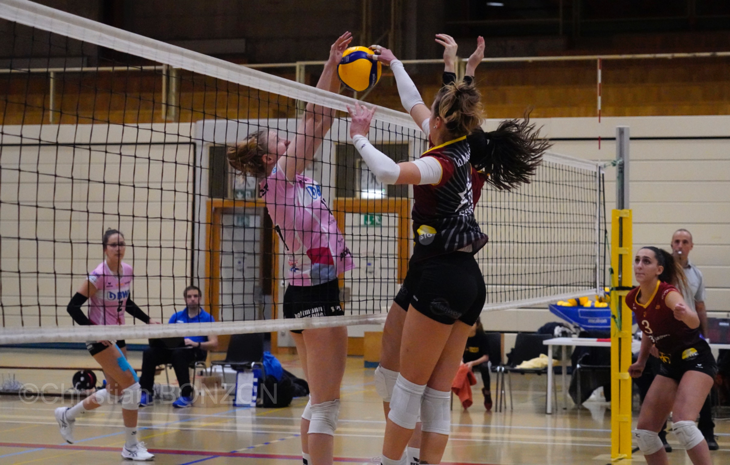 volleyfem12dec035