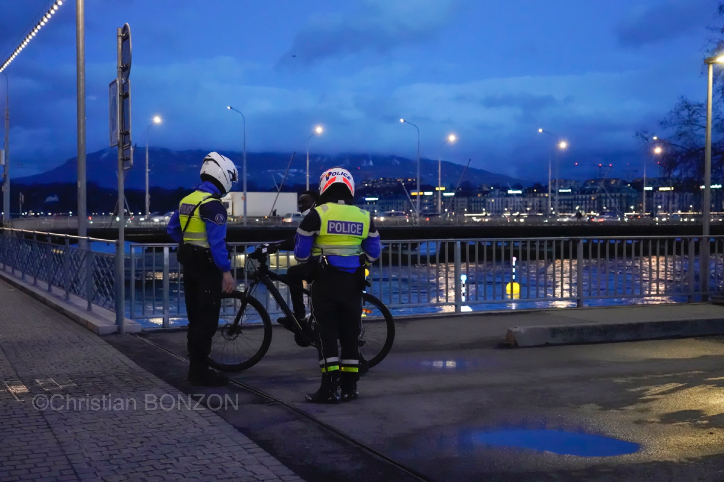 policecontrolevelo025