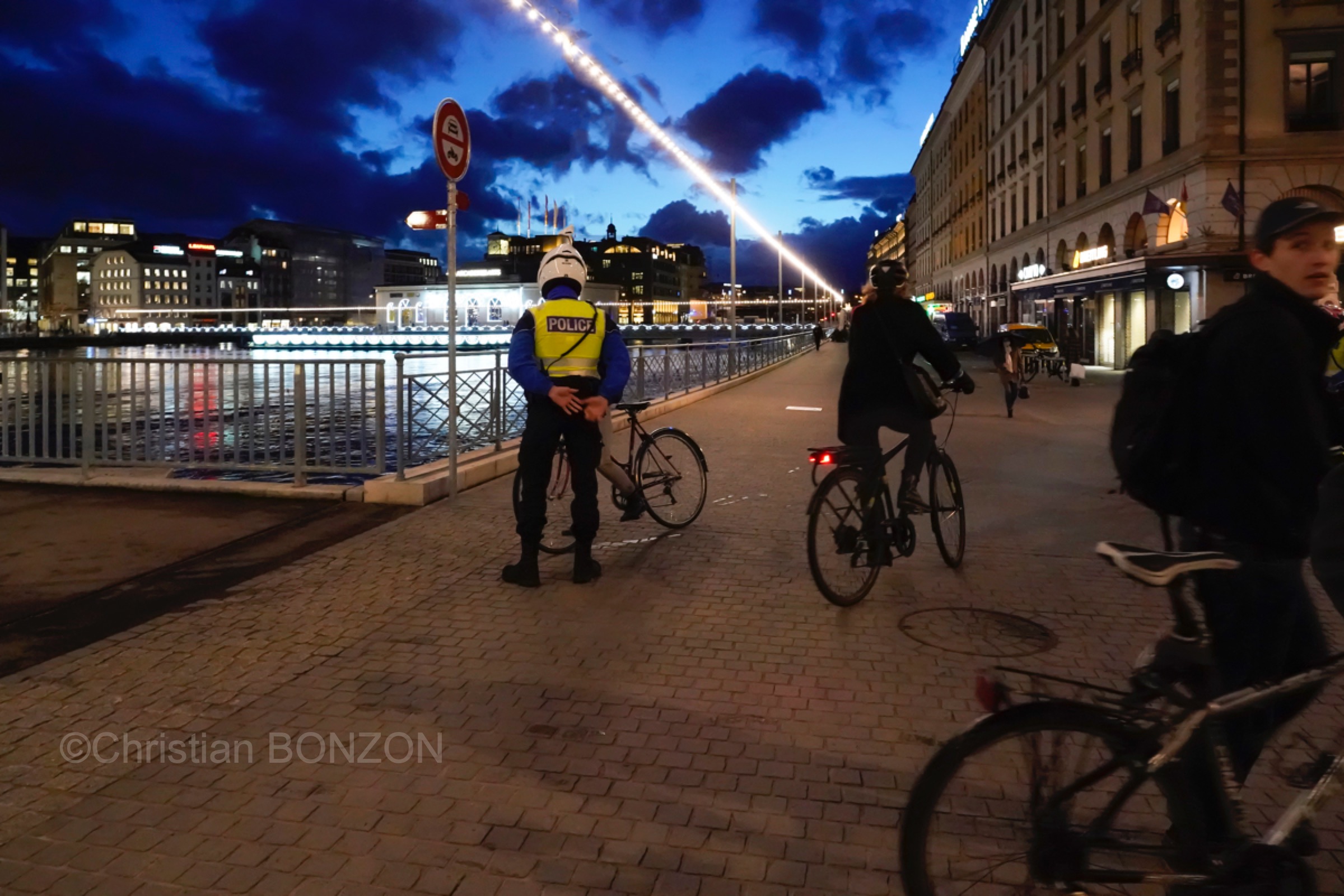 policecontrolevelo030