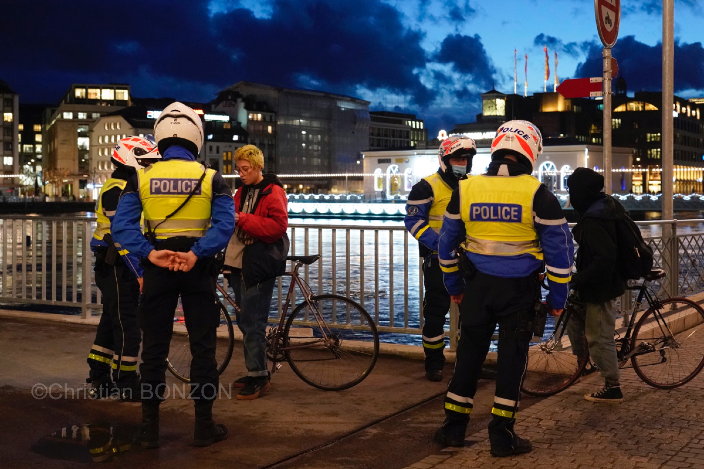 policecontrolevelo032