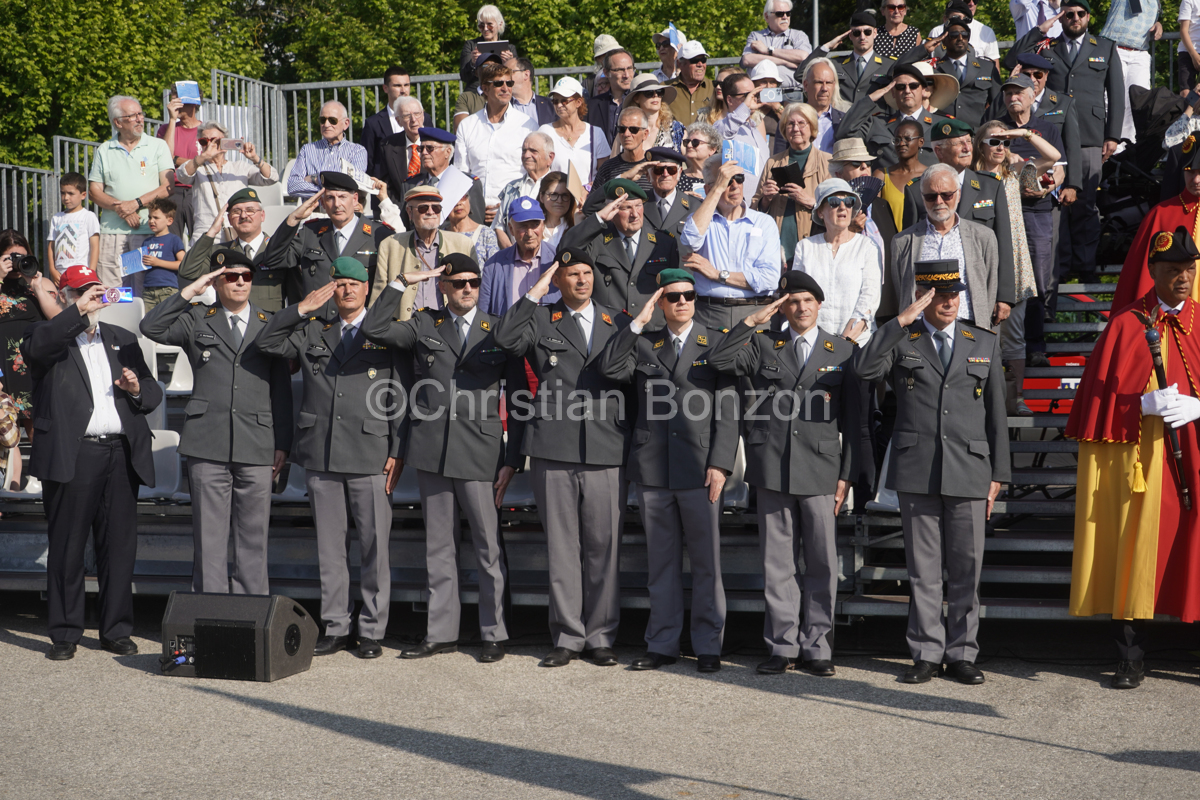 ceremoniedupremierjuin013