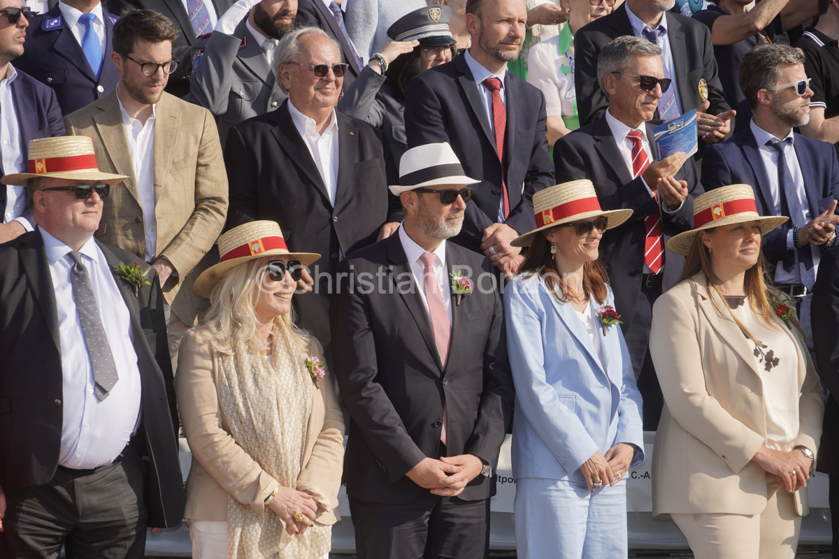 ceremoniedupremierjuin014