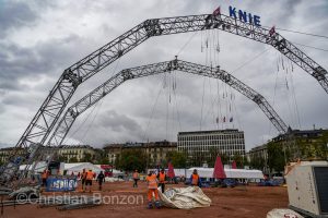 20123_Knie_montage001