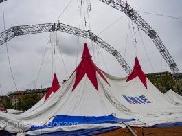 Montage du chapiteau du cirque Knie