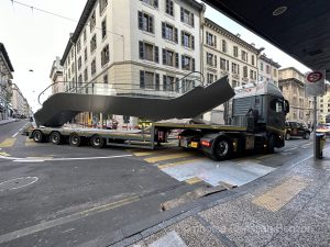 A_001Escalator_manor