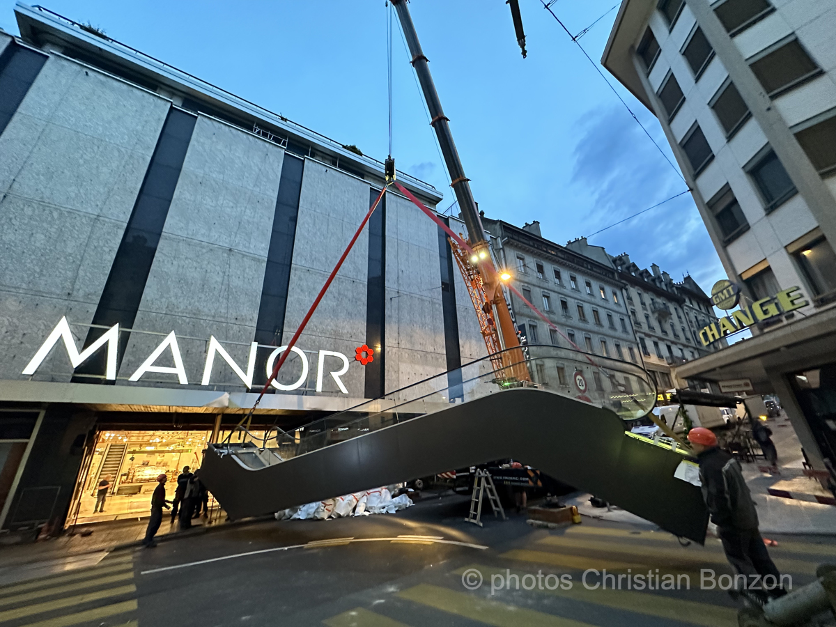 A_014Escalator_manor