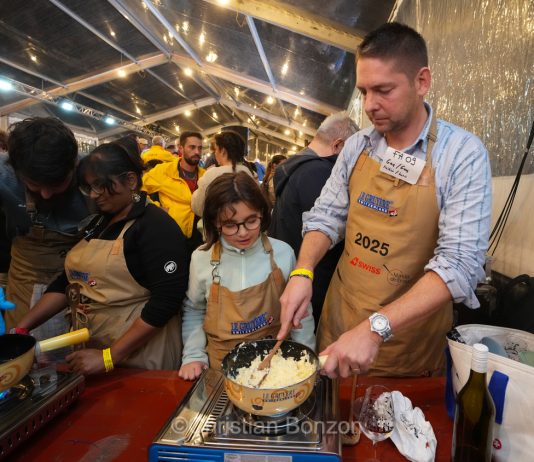 Championnat du monde de la fondue à Tartegnin (VD)
