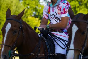 Meghan, duchessGeneva Polo Club e de Sussex, change avec des enfants et leurs parents lors de lÕiÇ Walk the Talk Ð The Health for All Challenge È  lÕoccasion des 75 ans de lÕOMS. nauguration du Ç Lost Screen Memorial È, une installation rendant hommage aux jeunes victimes des violences en ligne