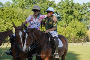 Meghan, duchessGeneva Polo Club e de Sussex, change avec des enfants et leurs parents lors de lÕiÇ Walk the Talk Ð The Health for All Challenge È  lÕoccasion des 75 ans de lÕOMS. nauguration du Ç Lost Screen Memorial È, une installation rendant hommage aux jeunes victimes des violences en ligne