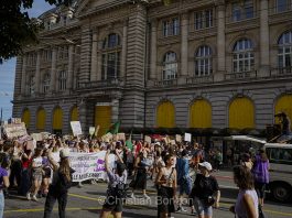 La Grève féministe rassemble avant Genève et le G7