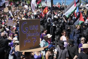 La manifestation No G7 14 juin Geneve