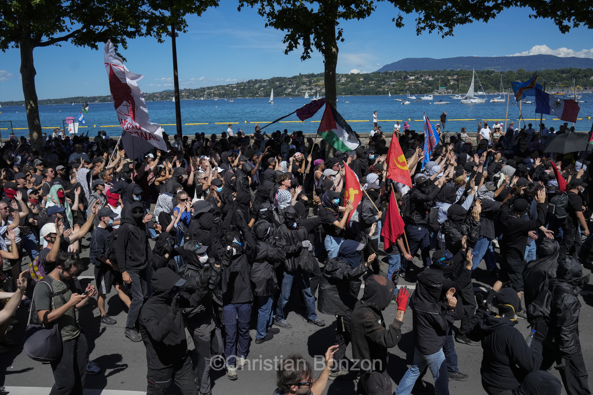 La manifestation No G7 14 juin Geneve