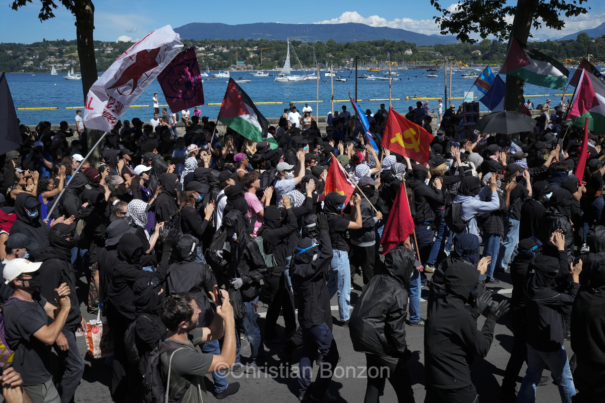 La manifestation No G7 14 juin Geneve