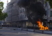 Genève, du cortège festif aux flammes d’une Tesla