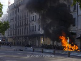 Genève, du cortège festif aux flammes d’une Tesla