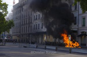 La manifestation No G7 14 juin Geneve