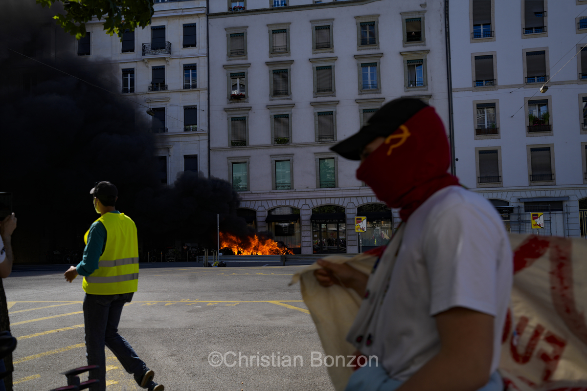 La manifestation No G7 14 juin Geneve