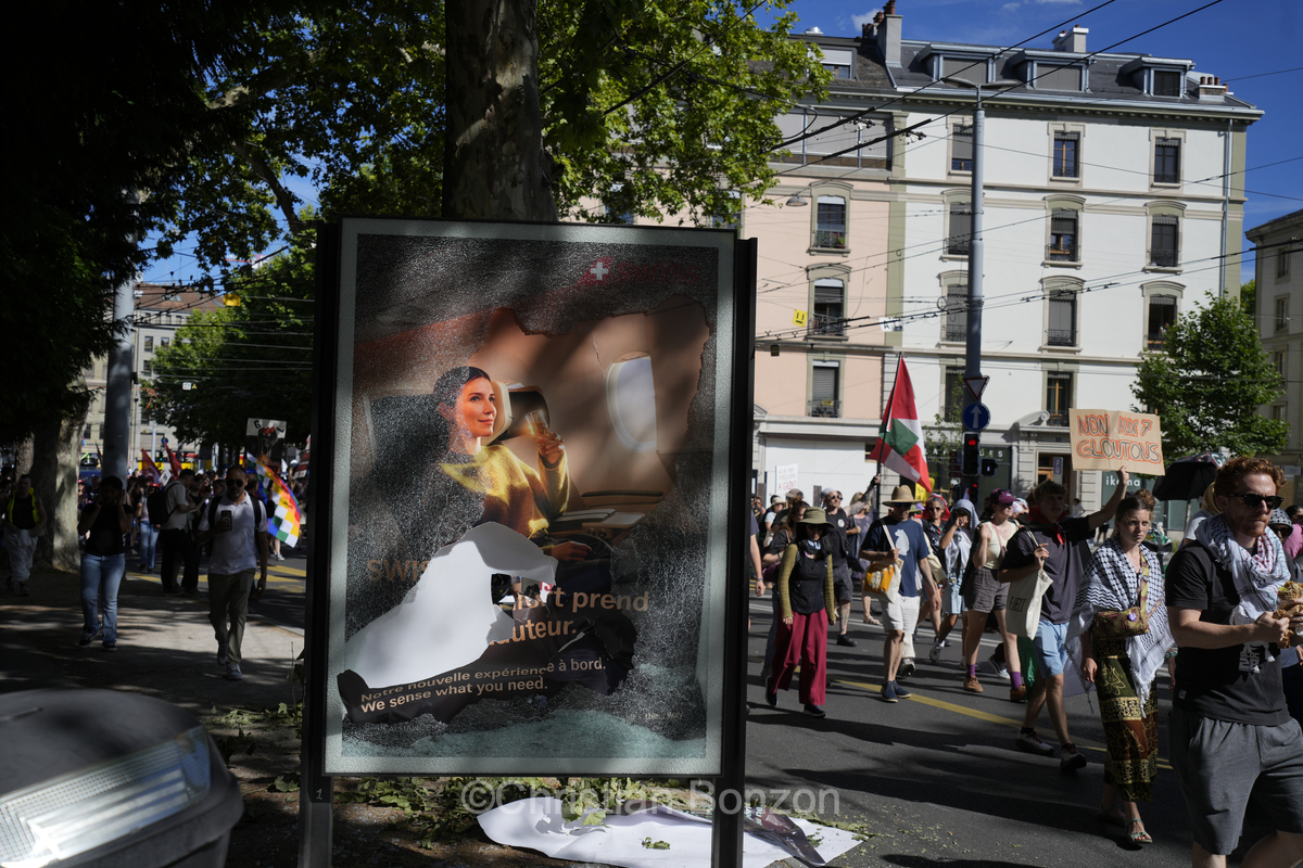 La manifestation No G7 14 juin Geneve