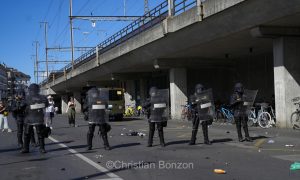 La manifestation No G7 14 juin Geneve
