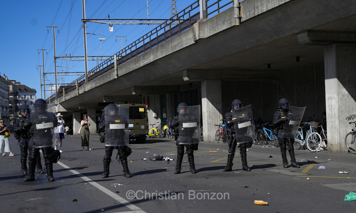 La manifestation No G7 14 juin Geneve