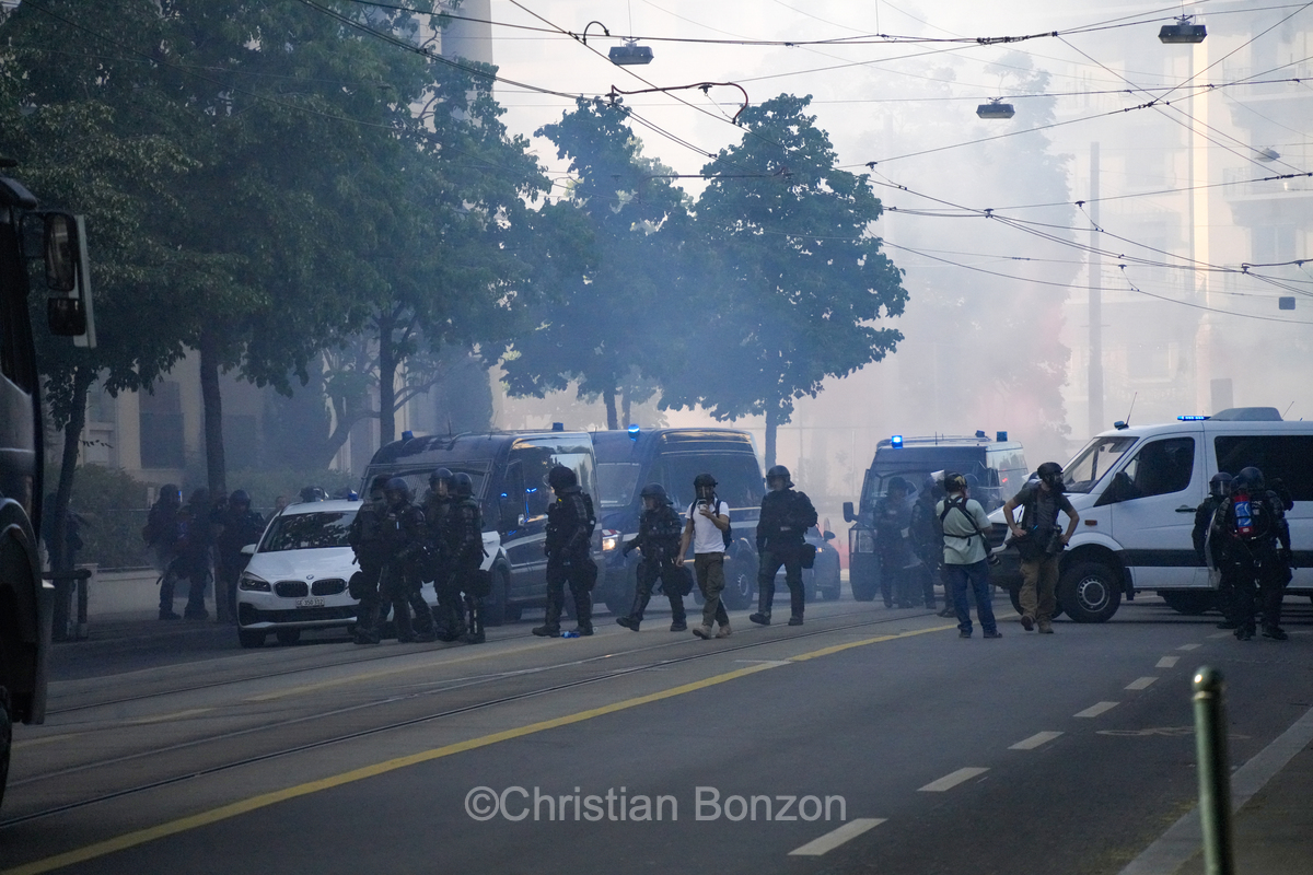 La manifestation No G7 14 juin Geneve